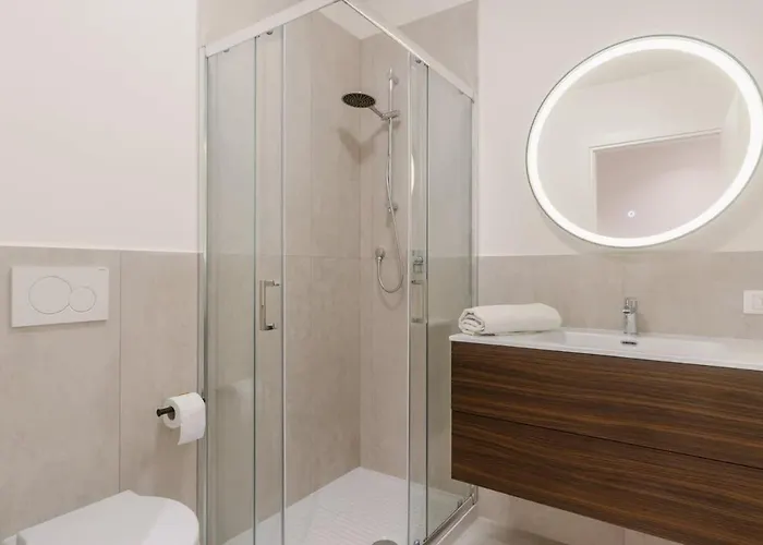 Center Retreat Private With Shared Bath Florencja